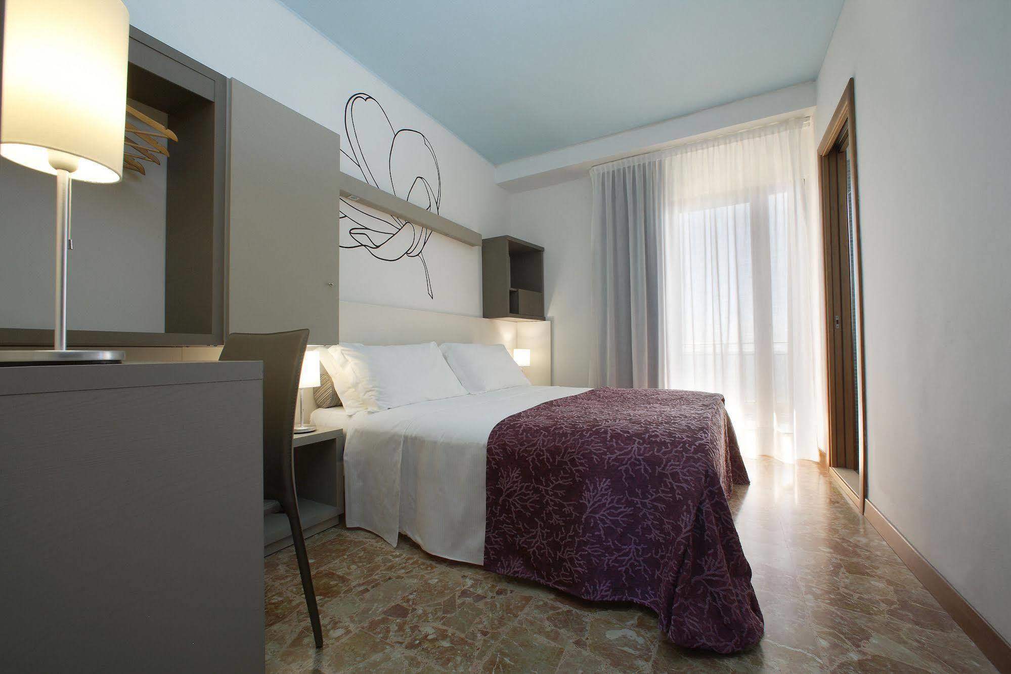 Hotel Sofia Лидо-ди-Езоло Экстерьер фото